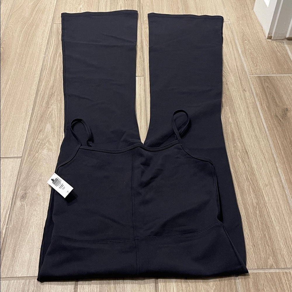 NWT Aritzia Wilfred Free Divinity kick Flare 1 pc Jumpsuit Black Sz L - Picture 2 of 8